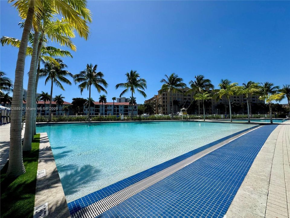 For Sale: $595,000 (2 beds, 3 baths, 1663 Square Feet)