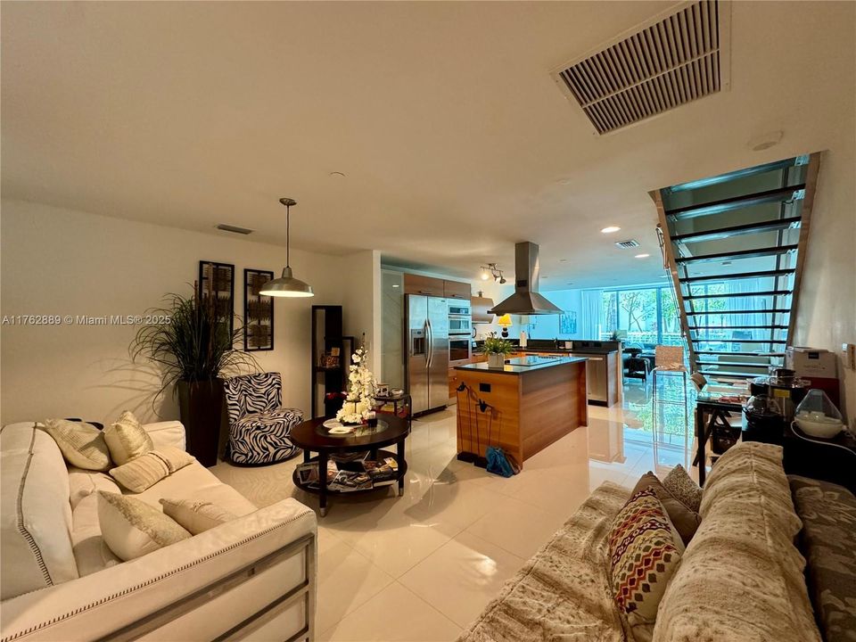 For Sale: $595,000 (2 beds, 3 baths, 1663 Square Feet)