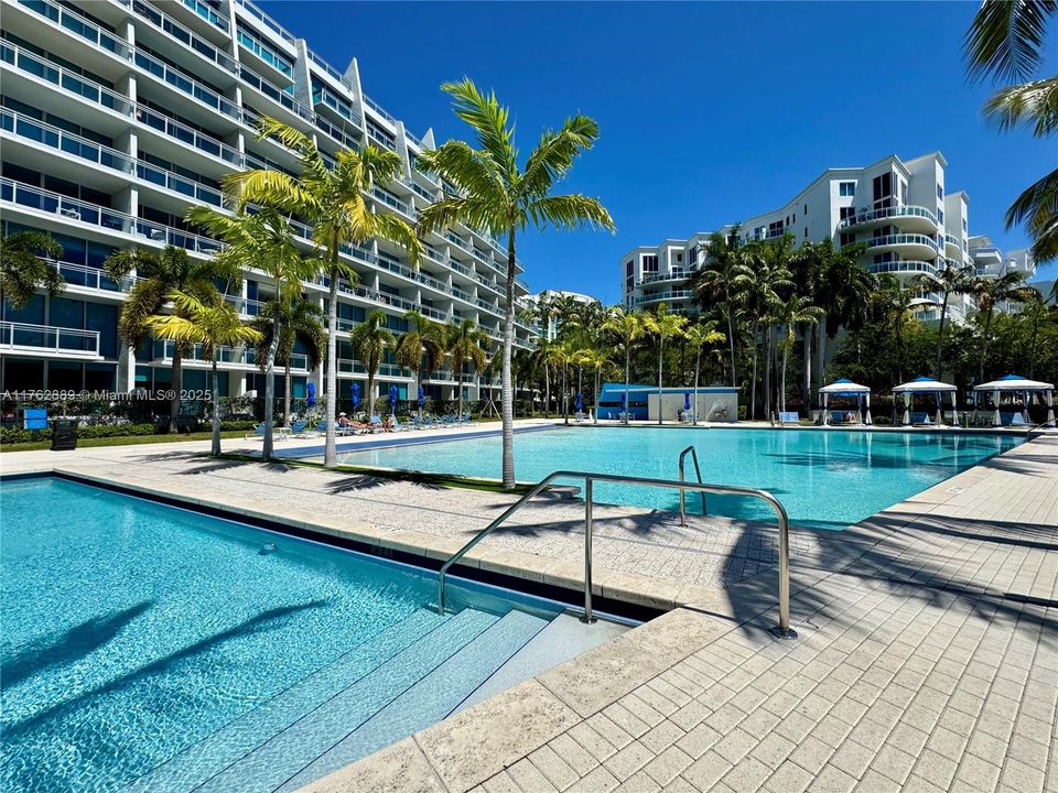 For Sale: $595,000 (2 beds, 3 baths, 1663 Square Feet)