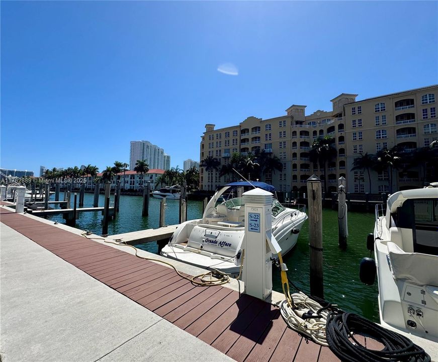 For Sale: $595,000 (2 beds, 3 baths, 1663 Square Feet)