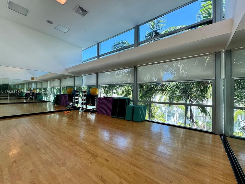 For Sale: $595,000 (2 beds, 3 baths, 1663 Square Feet)