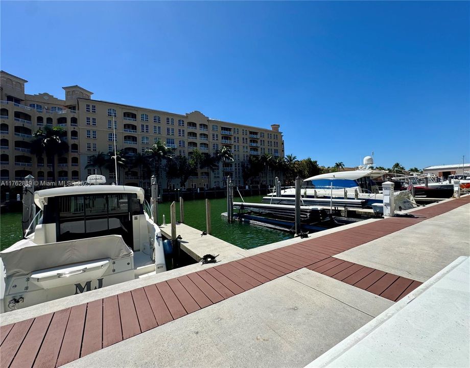 For Sale: $595,000 (2 beds, 3 baths, 1663 Square Feet)