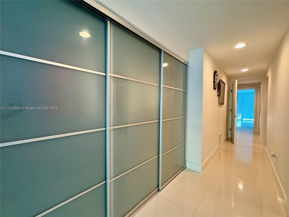 For Sale: $595,000 (2 beds, 3 baths, 1663 Square Feet)