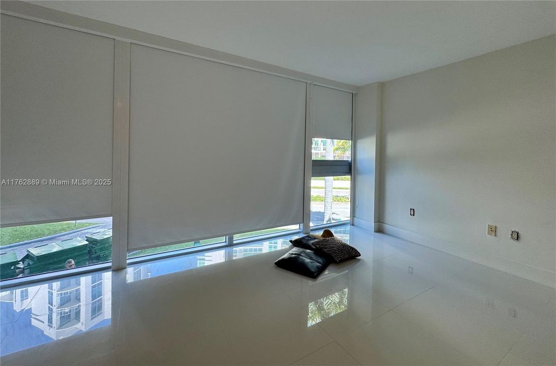 For Sale: $595,000 (2 beds, 3 baths, 1663 Square Feet)