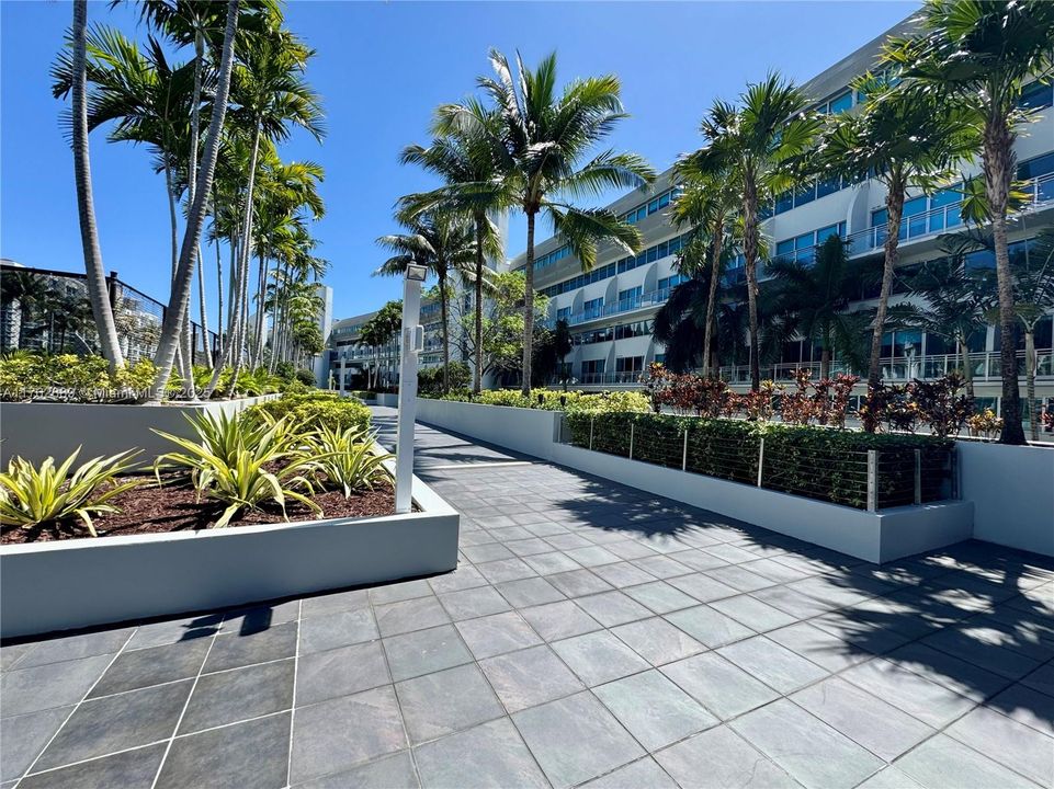 For Sale: $595,000 (2 beds, 3 baths, 1663 Square Feet)