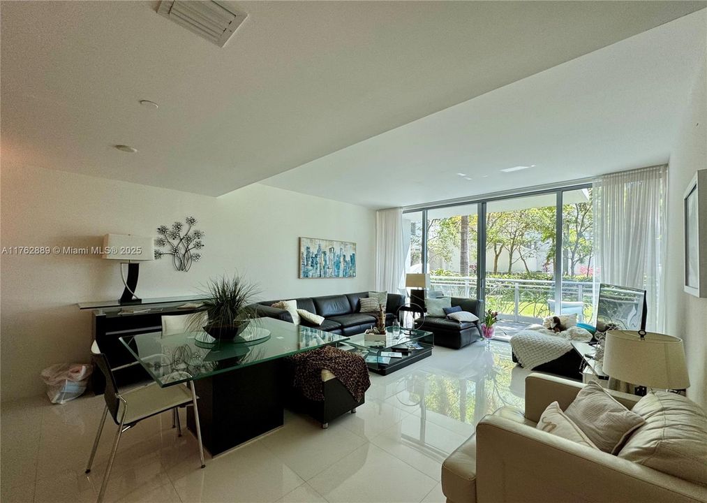 For Sale: $595,000 (2 beds, 3 baths, 1663 Square Feet)