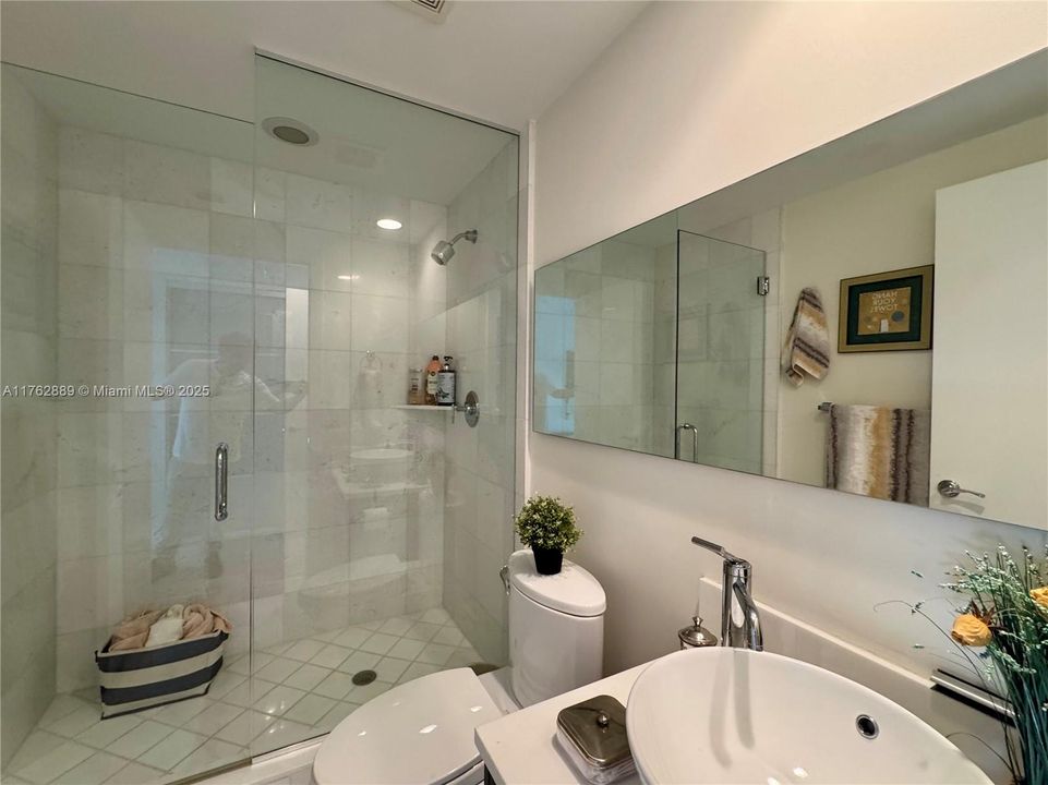 For Sale: $595,000 (2 beds, 3 baths, 1663 Square Feet)