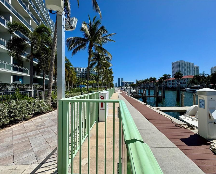 For Sale: $595,000 (2 beds, 3 baths, 1663 Square Feet)