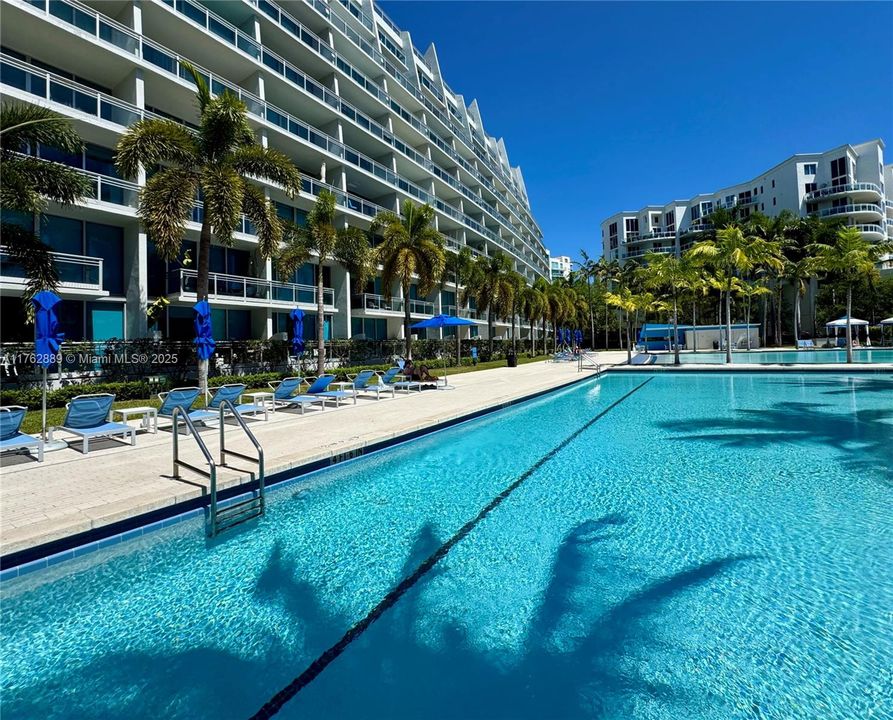 For Sale: $595,000 (2 beds, 3 baths, 1663 Square Feet)