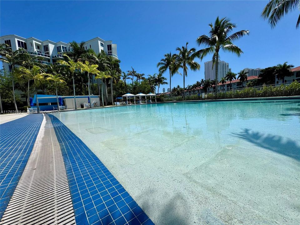 For Sale: $595,000 (2 beds, 3 baths, 1663 Square Feet)