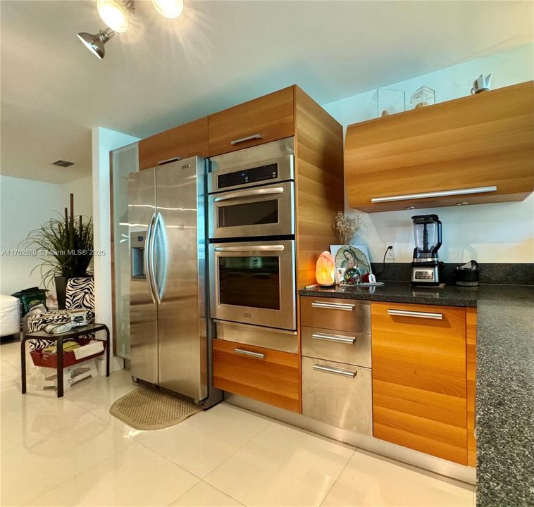 For Sale: $595,000 (2 beds, 3 baths, 1663 Square Feet)