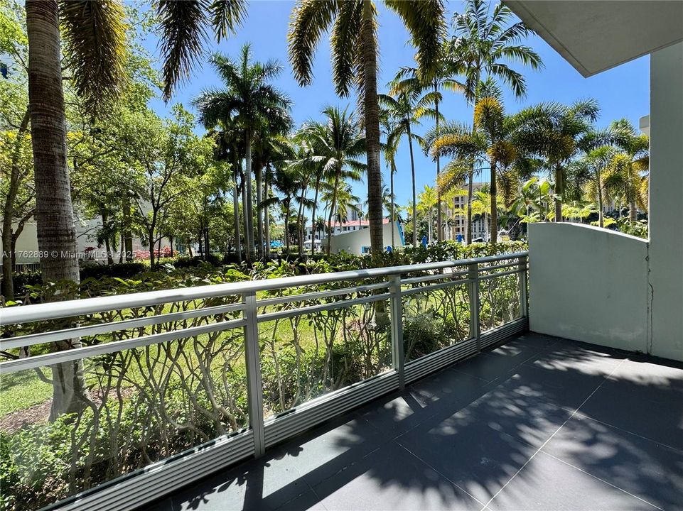 For Sale: $595,000 (2 beds, 3 baths, 1663 Square Feet)