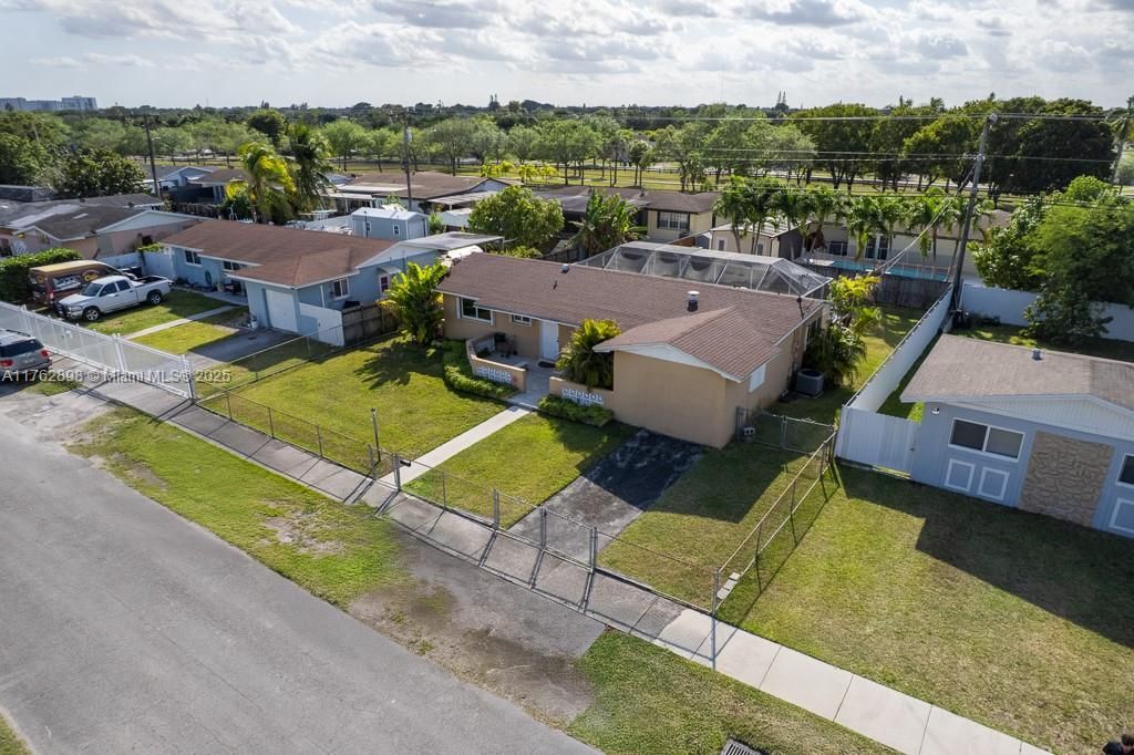 最近售出: $569,000 (3 贝兹, 2 浴室, 1320 平方英尺)