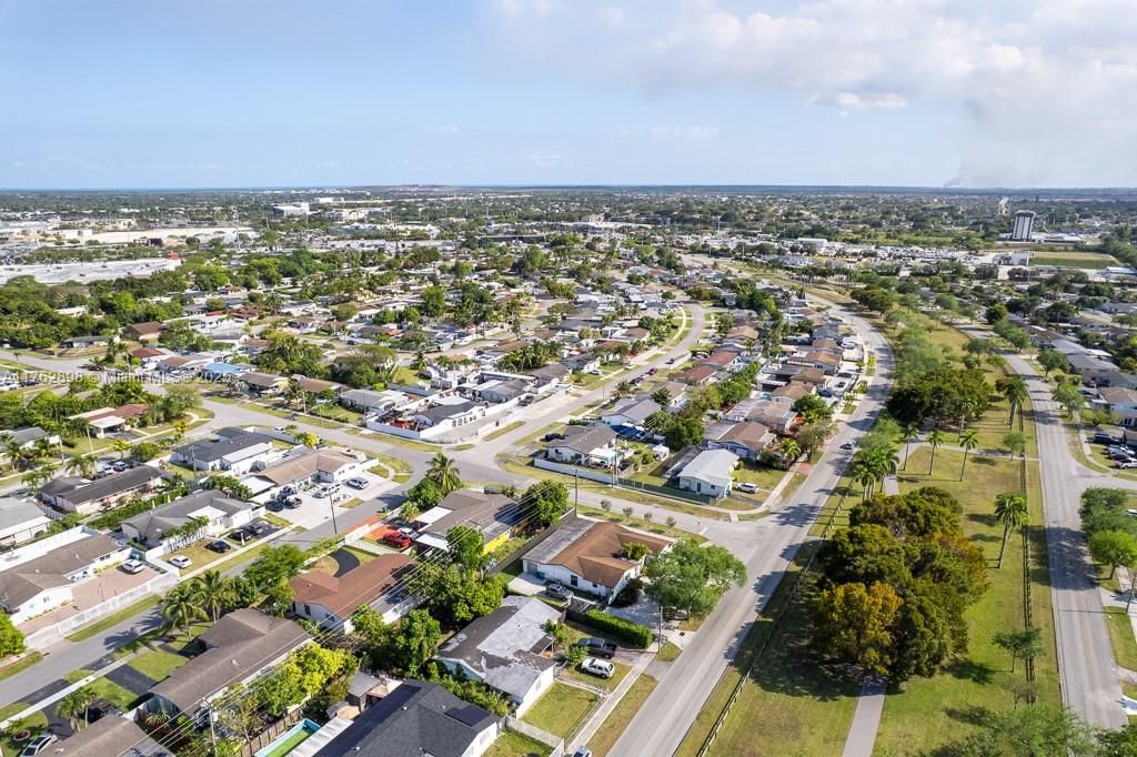 最近售出: $569,000 (3 贝兹, 2 浴室, 1320 平方英尺)