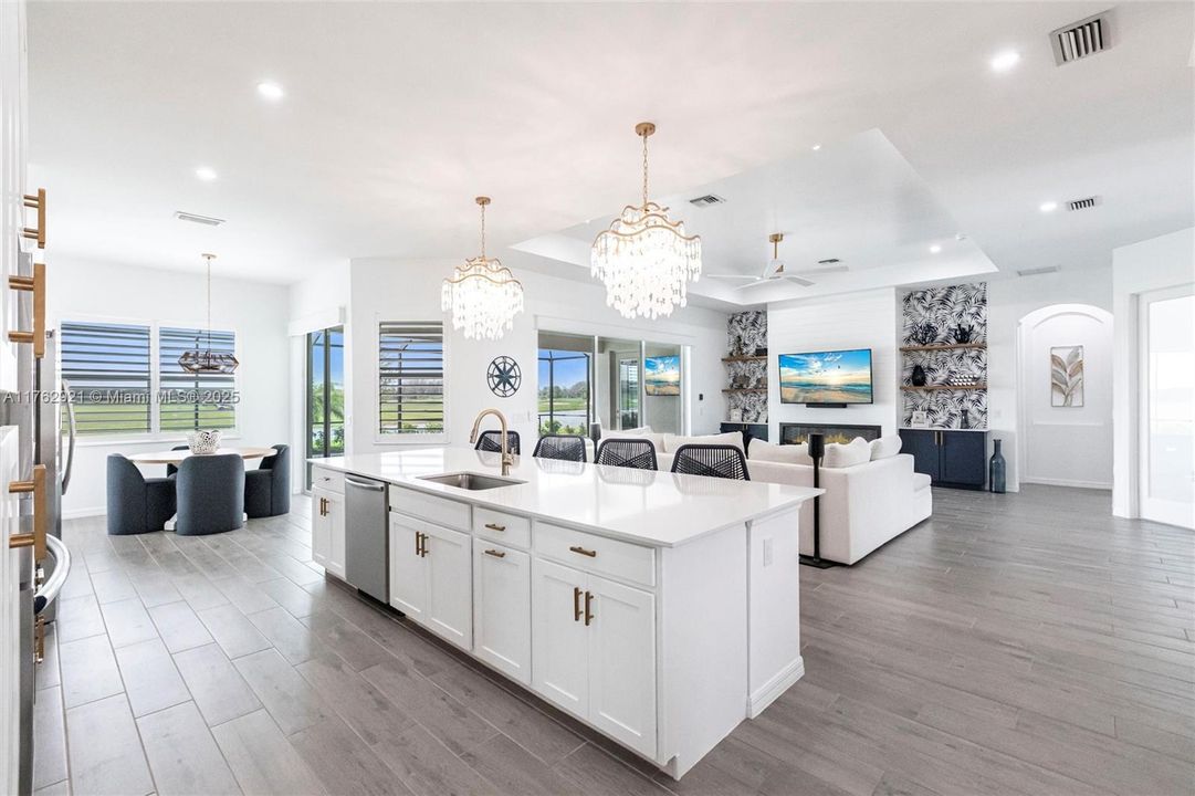 最近售出: $799,998 (4 贝兹, 2 浴室, 2403 平方英尺)