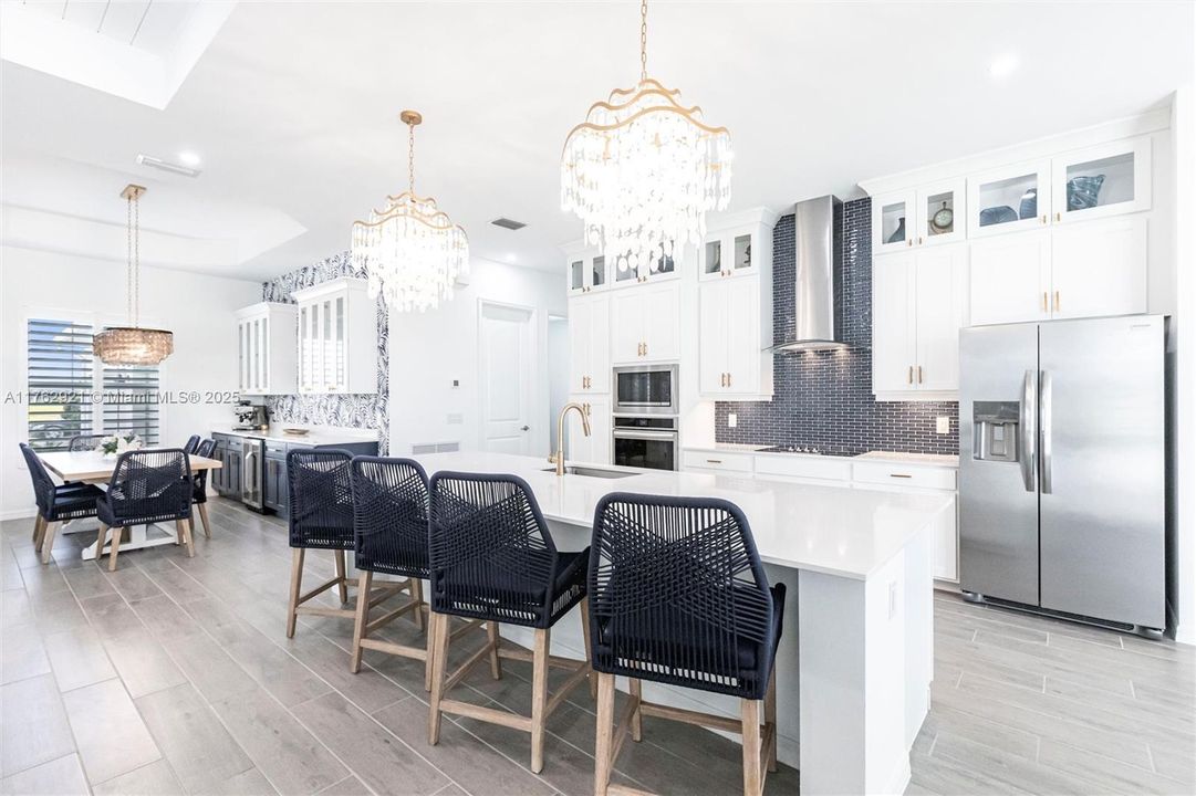 最近售出: $799,998 (4 贝兹, 2 浴室, 2403 平方英尺)