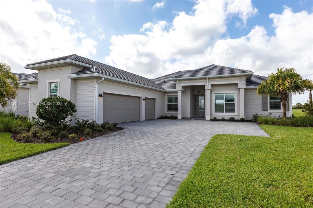 最近售出: $799,998 (4 贝兹, 2 浴室, 2403 平方英尺)