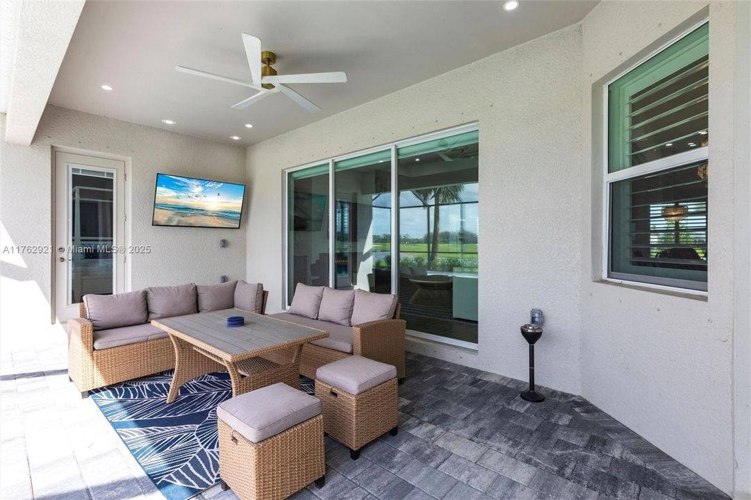 最近售出: $799,998 (4 贝兹, 2 浴室, 2403 平方英尺)