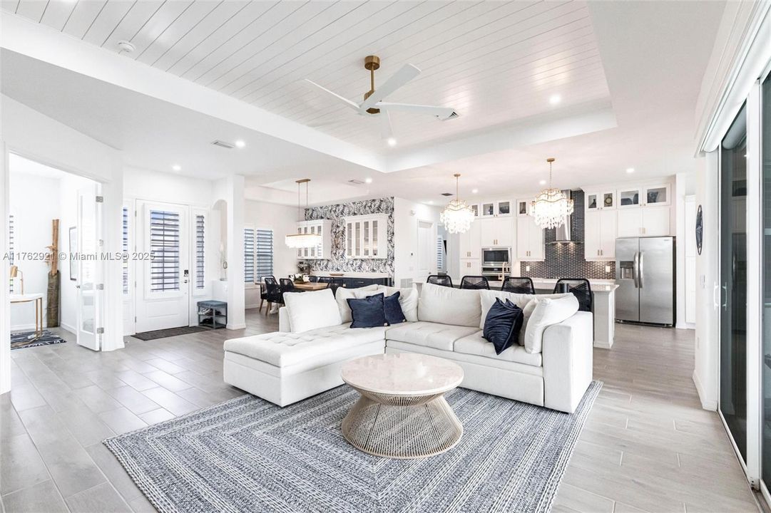 最近售出: $799,998 (4 贝兹, 2 浴室, 2403 平方英尺)