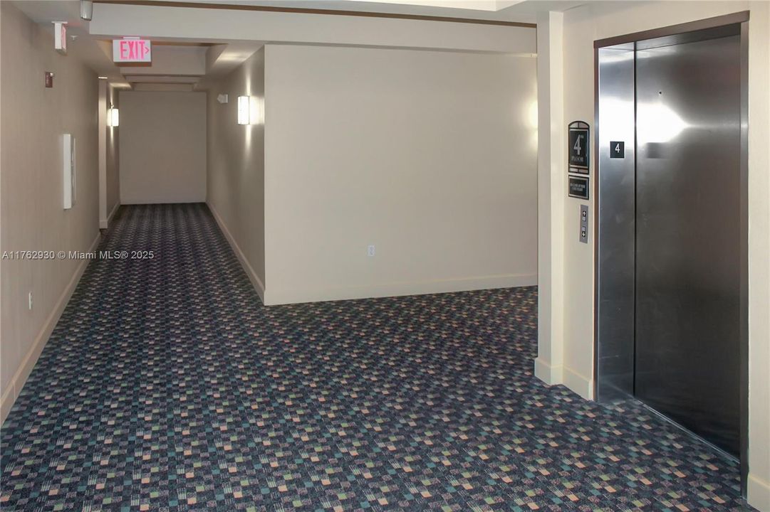 Недавно продано: $375,000 (2 спален, 2 ванн, 1010 Квадратных фут)