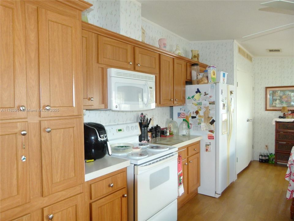 Recently Sold: $195,000 (2 beds, 2 baths, 1934 Square Feet)