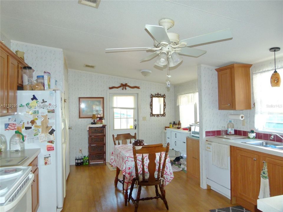 Recently Sold: $195,000 (2 beds, 2 baths, 1934 Square Feet)