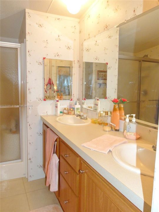 Recently Sold: $195,000 (2 beds, 2 baths, 1934 Square Feet)