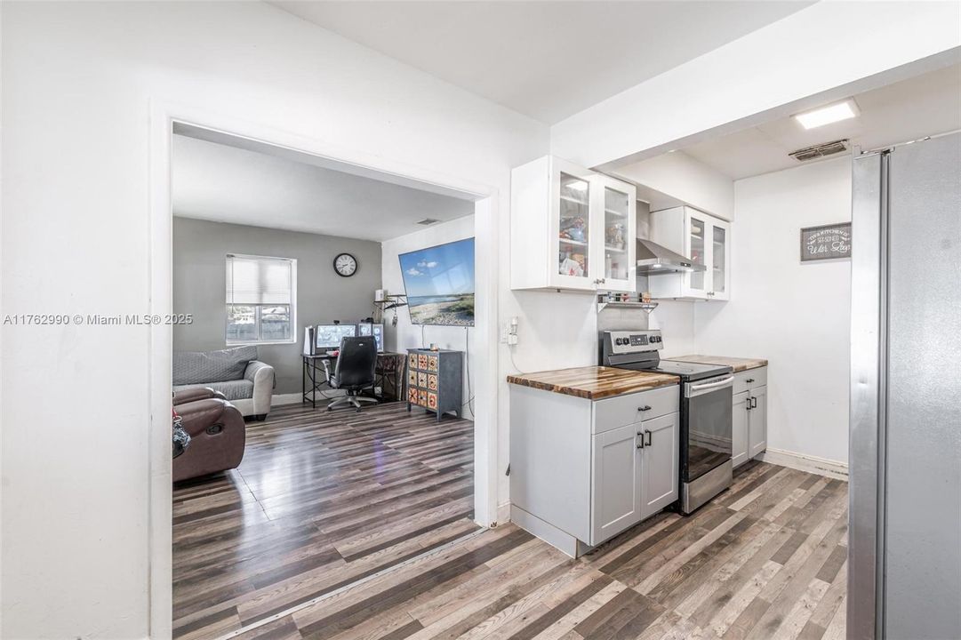 Недавно продано: $410,000 (3 спален, 1 ванн, 925 Квадратных фут)