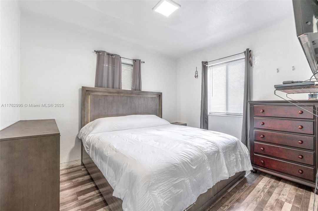 Недавно продано: $410,000 (3 спален, 1 ванн, 925 Квадратных фут)