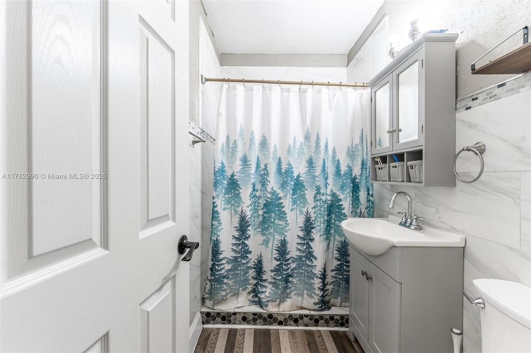 Недавно продано: $410,000 (3 спален, 1 ванн, 925 Квадратных фут)