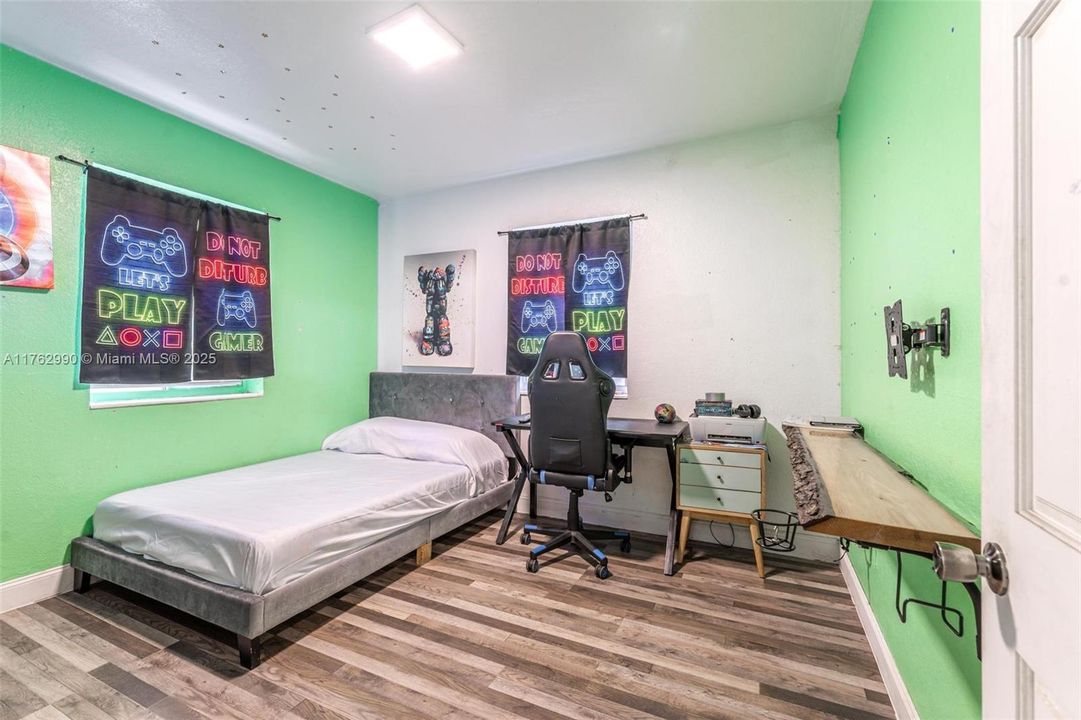 Недавно продано: $410,000 (3 спален, 1 ванн, 925 Квадратных фут)