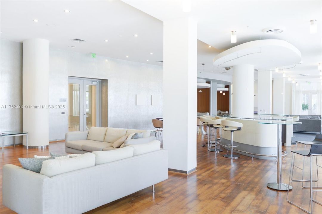 En Venta: $3,225,000 (2 camas, 2 baños, 1407 Pies cuadrados)