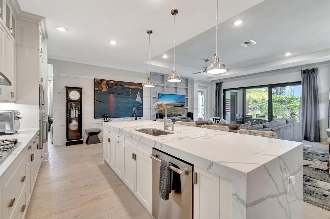 KITCHEN ISLAND