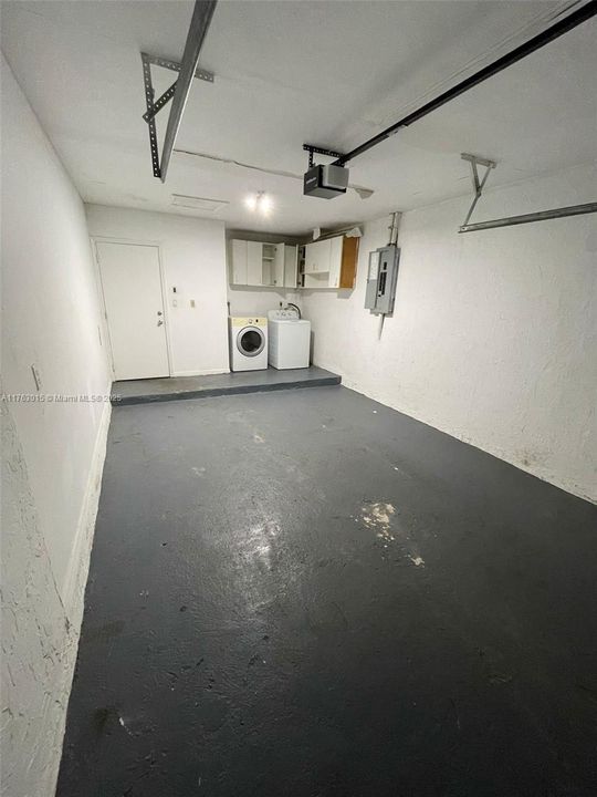 Recently Rented: $2,700 (3 beds, 2 baths, 1343 Square Feet)