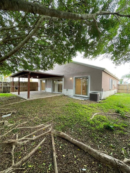 Recently Rented: $2,700 (3 beds, 2 baths, 1343 Square Feet)