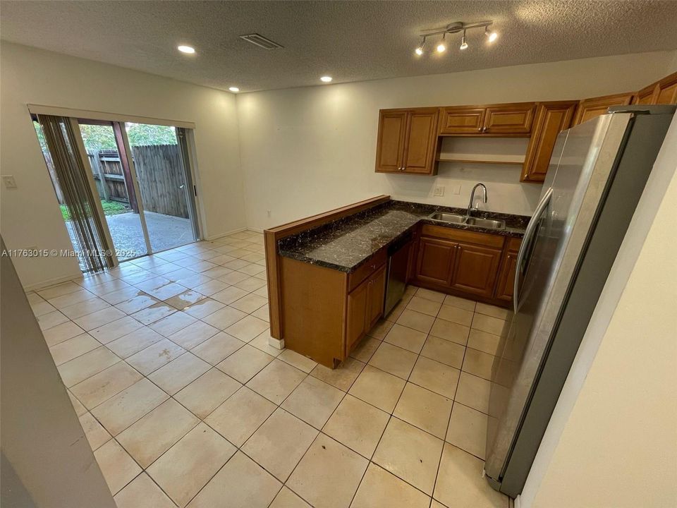 Recently Rented: $2,700 (3 beds, 2 baths, 1343 Square Feet)