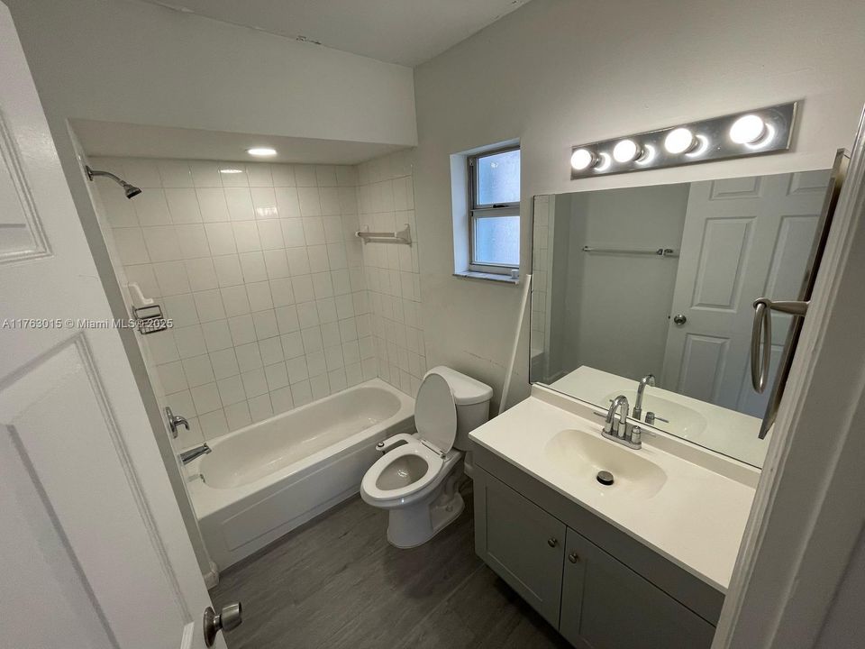 Recently Rented: $2,700 (3 beds, 2 baths, 1343 Square Feet)