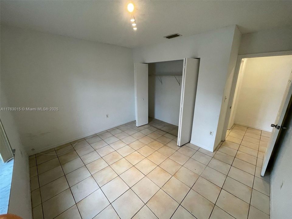 Recently Rented: $2,700 (3 beds, 2 baths, 1343 Square Feet)