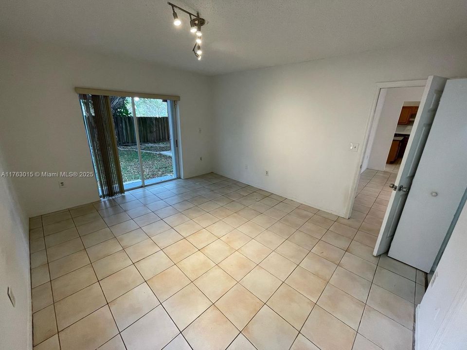 Recently Rented: $2,700 (3 beds, 2 baths, 1343 Square Feet)