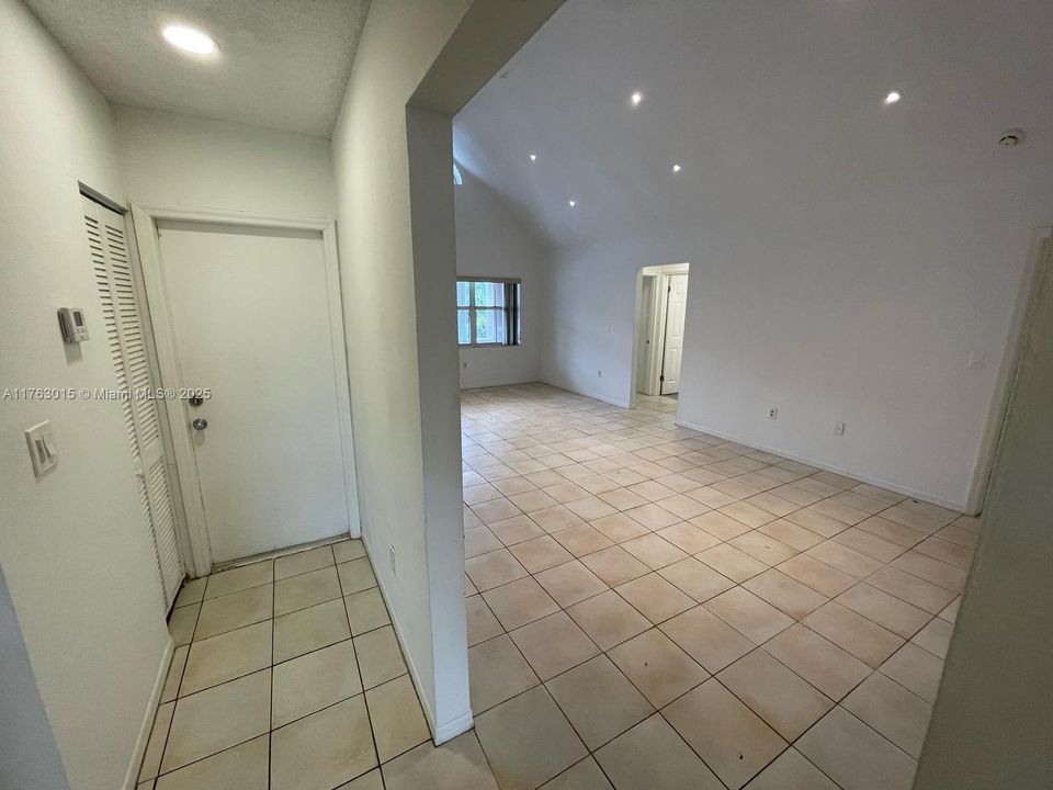 Recently Rented: $2,700 (3 beds, 2 baths, 1343 Square Feet)