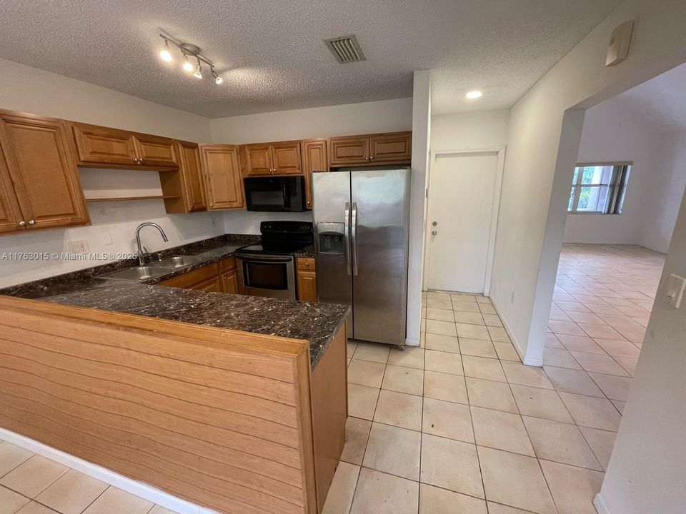 Recently Rented: $2,700 (3 beds, 2 baths, 1343 Square Feet)