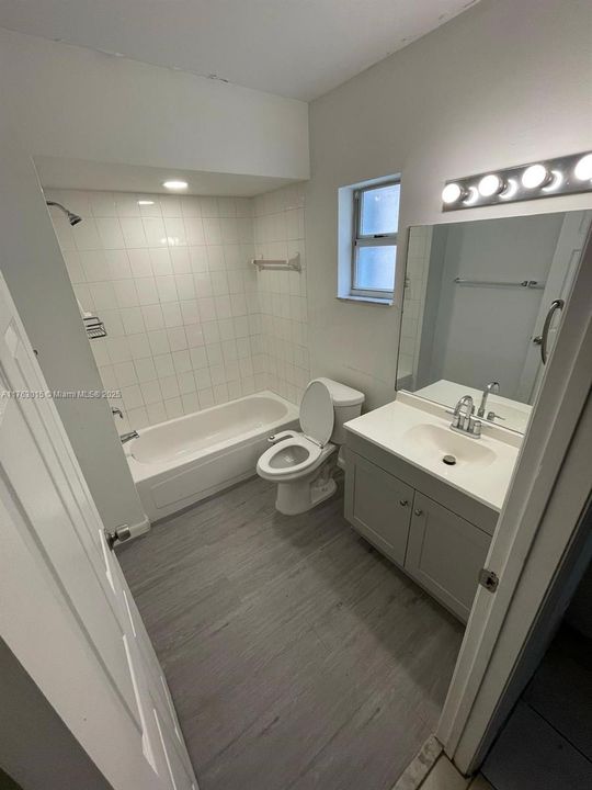 Recently Rented: $2,700 (3 beds, 2 baths, 1343 Square Feet)