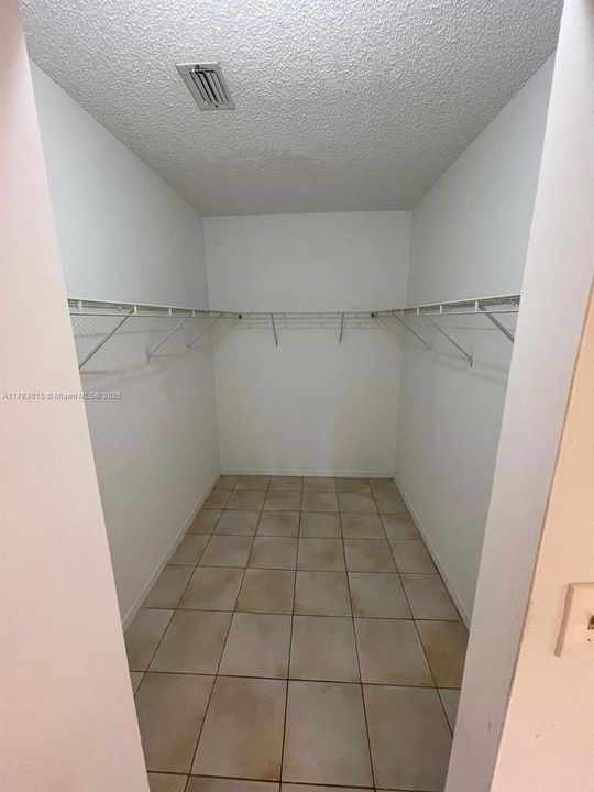 Recently Rented: $2,700 (3 beds, 2 baths, 1343 Square Feet)