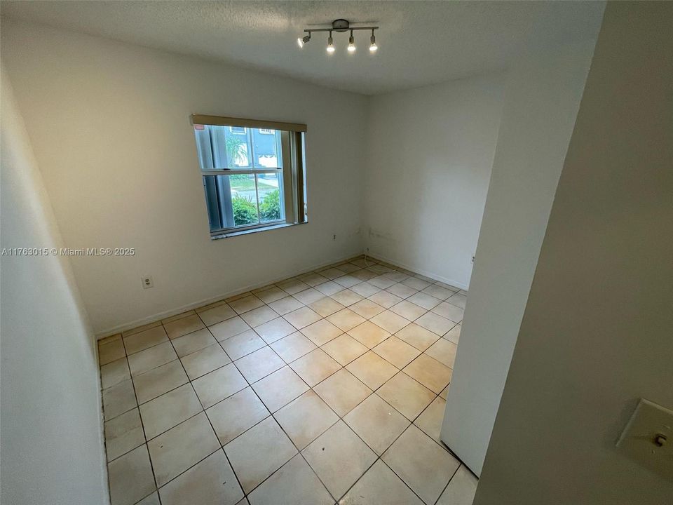 Recently Rented: $2,700 (3 beds, 2 baths, 1343 Square Feet)