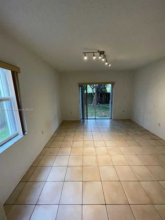 Recently Rented: $2,700 (3 beds, 2 baths, 1343 Square Feet)
