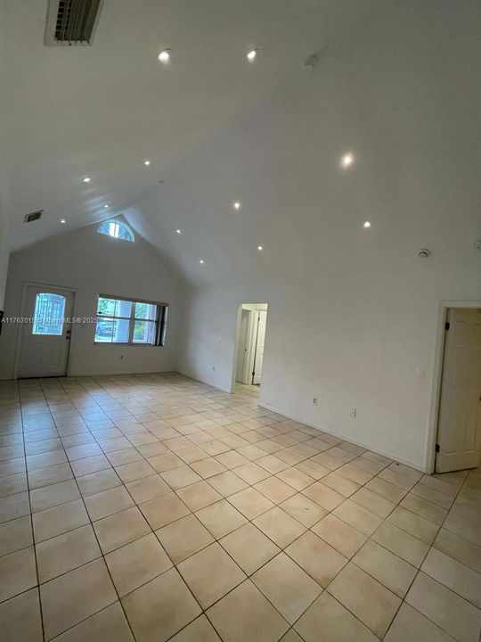 Recently Rented: $2,700 (3 beds, 2 baths, 1343 Square Feet)