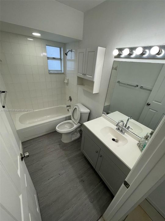 Recently Rented: $2,700 (3 beds, 2 baths, 1343 Square Feet)