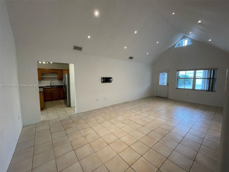 Recently Rented: $2,700 (3 beds, 2 baths, 1343 Square Feet)