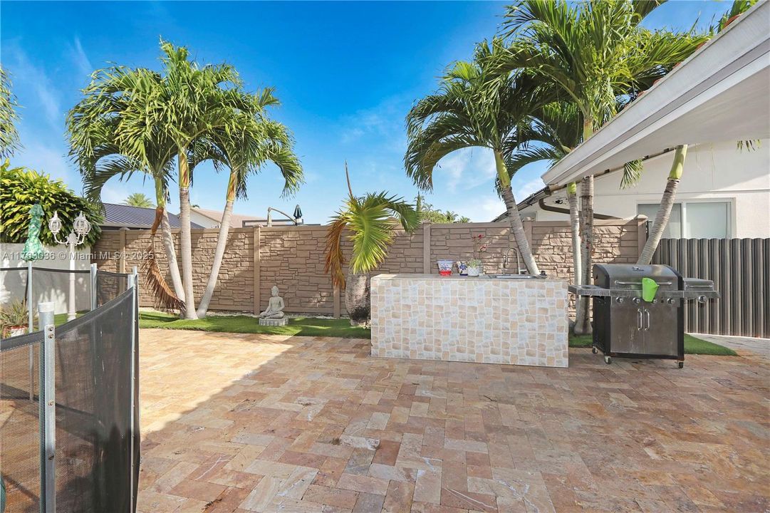 En Venta: $990,000 (3 camas, 2 baños, 2031 Pies cuadrados)