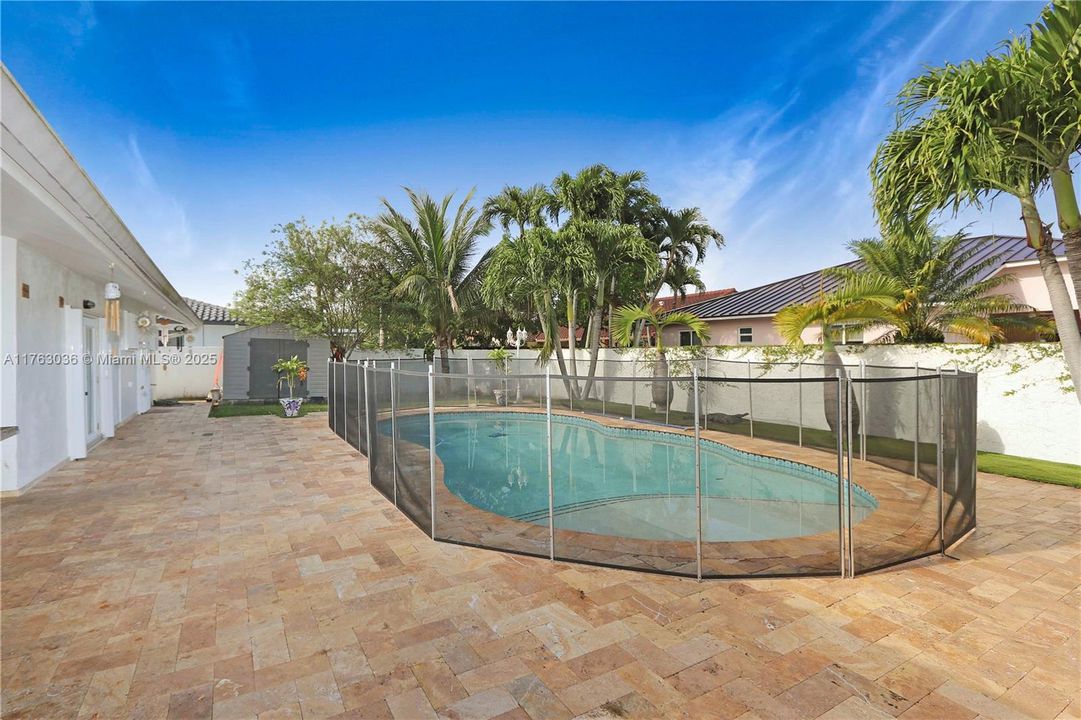 En Venta: $990,000 (3 camas, 2 baños, 2031 Pies cuadrados)